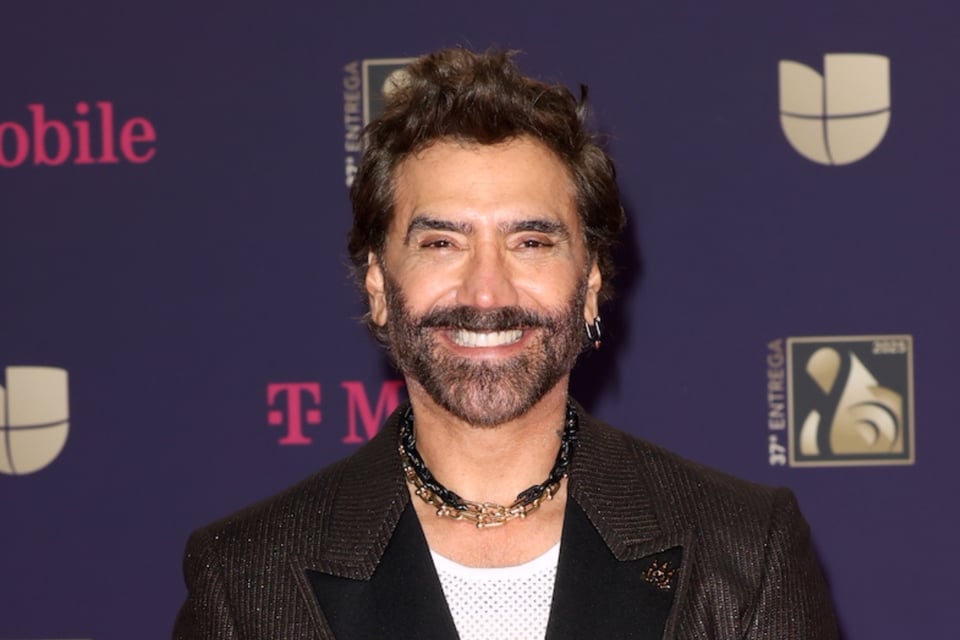 Alejandro Fernández pasado de copas