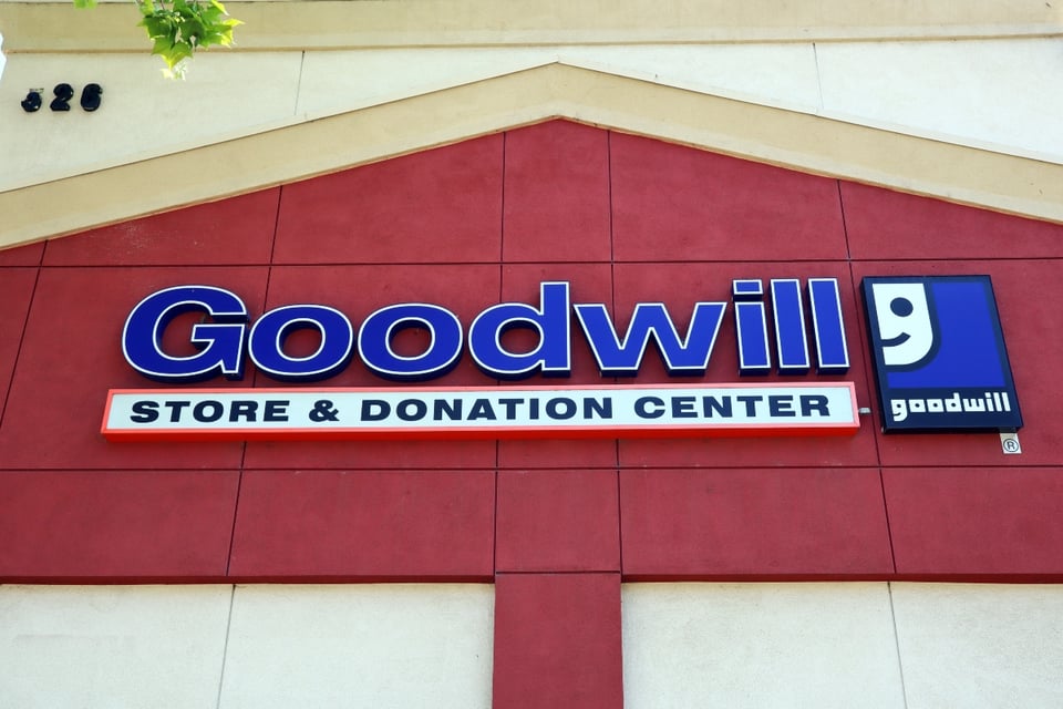 granada, tienda Goodwill, Florida MundoNOW