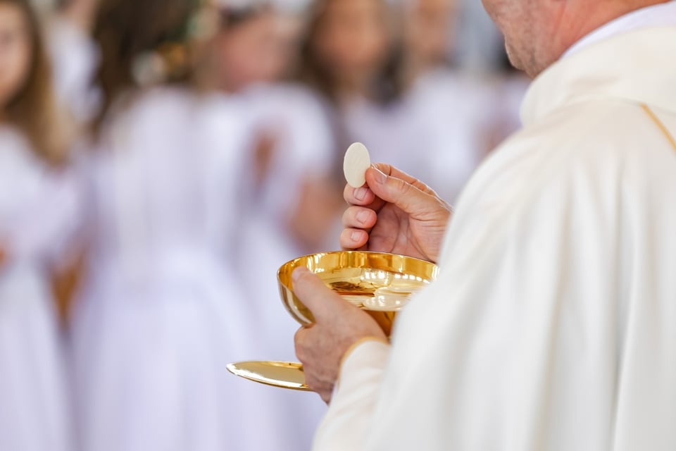 Sacerdote, iglesia, Video MundoNOW, Viral church scandal video shows priest in intimate act