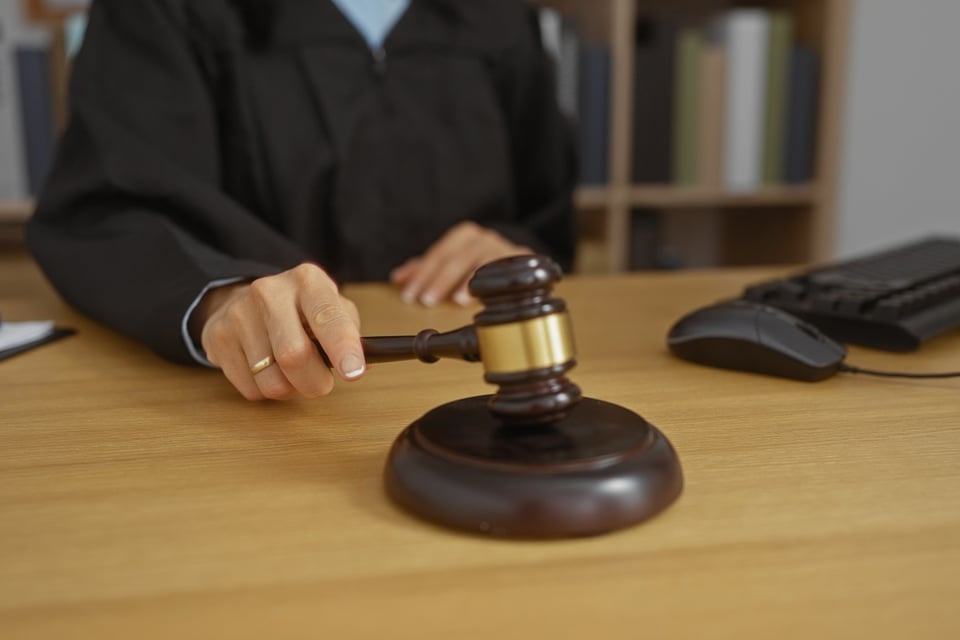 Madre, MaryBeth Lewis, fraude MundoNOW