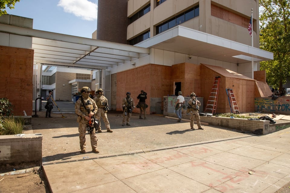 Denuncian que ICE niega agua a niños detenidos, national outrage over ICE Texas child detention conditions.