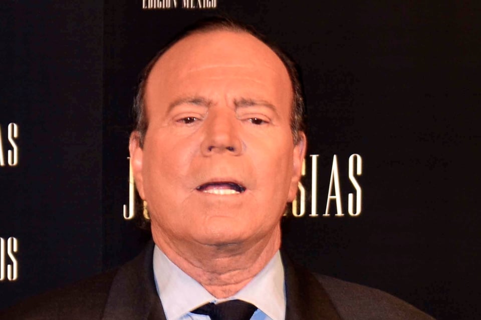 Julio Iglesias acusado de abuso