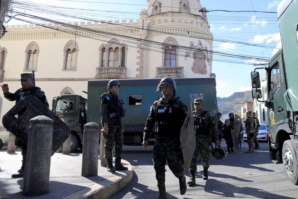 Diputada herida, objeto desconocido, atentado MundoNOW