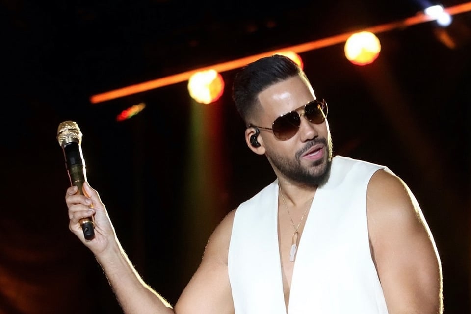 Romeo Santos defiende a latinos
