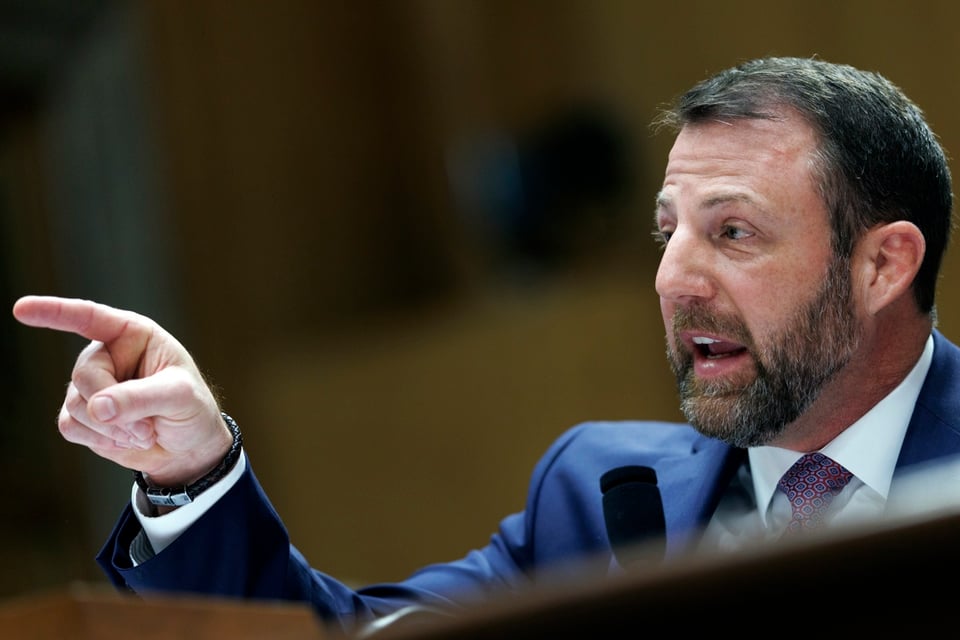 Markwayne Mullin promete cambios en ICE y responde a polémicas por redadas