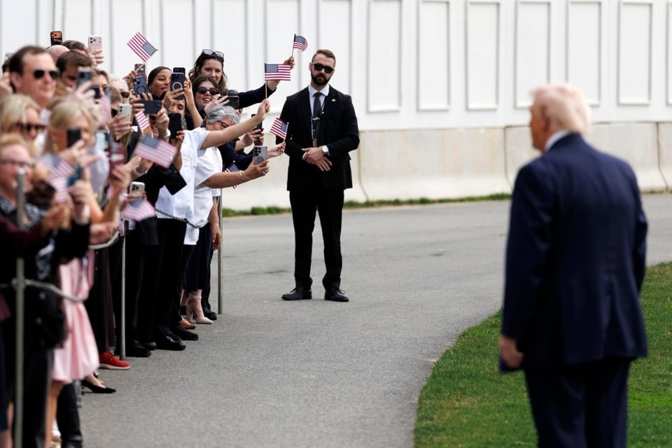 Seguidora se desmaya, Trump, Kentucky MundoNOW 