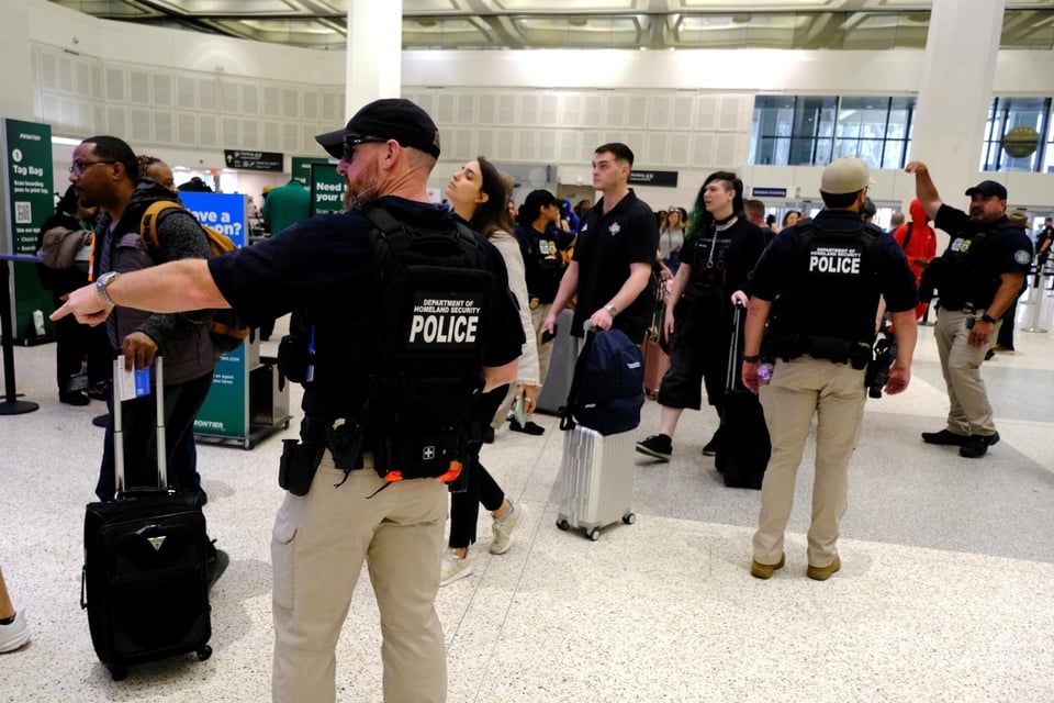 Pago, aeropuertos, TSA MundoNOW, Trump Airport Security Pay Crisis
