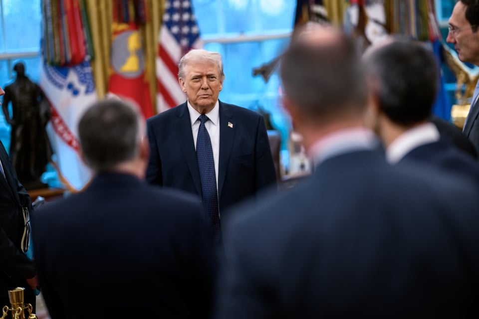 Exagentes del FBI, Trump, Demanda, MundoNOW