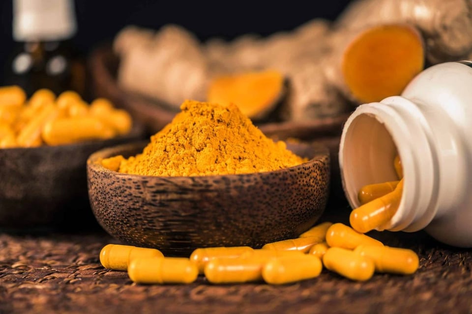 curcuma, turmerina, polvo, pastillas, beneficios