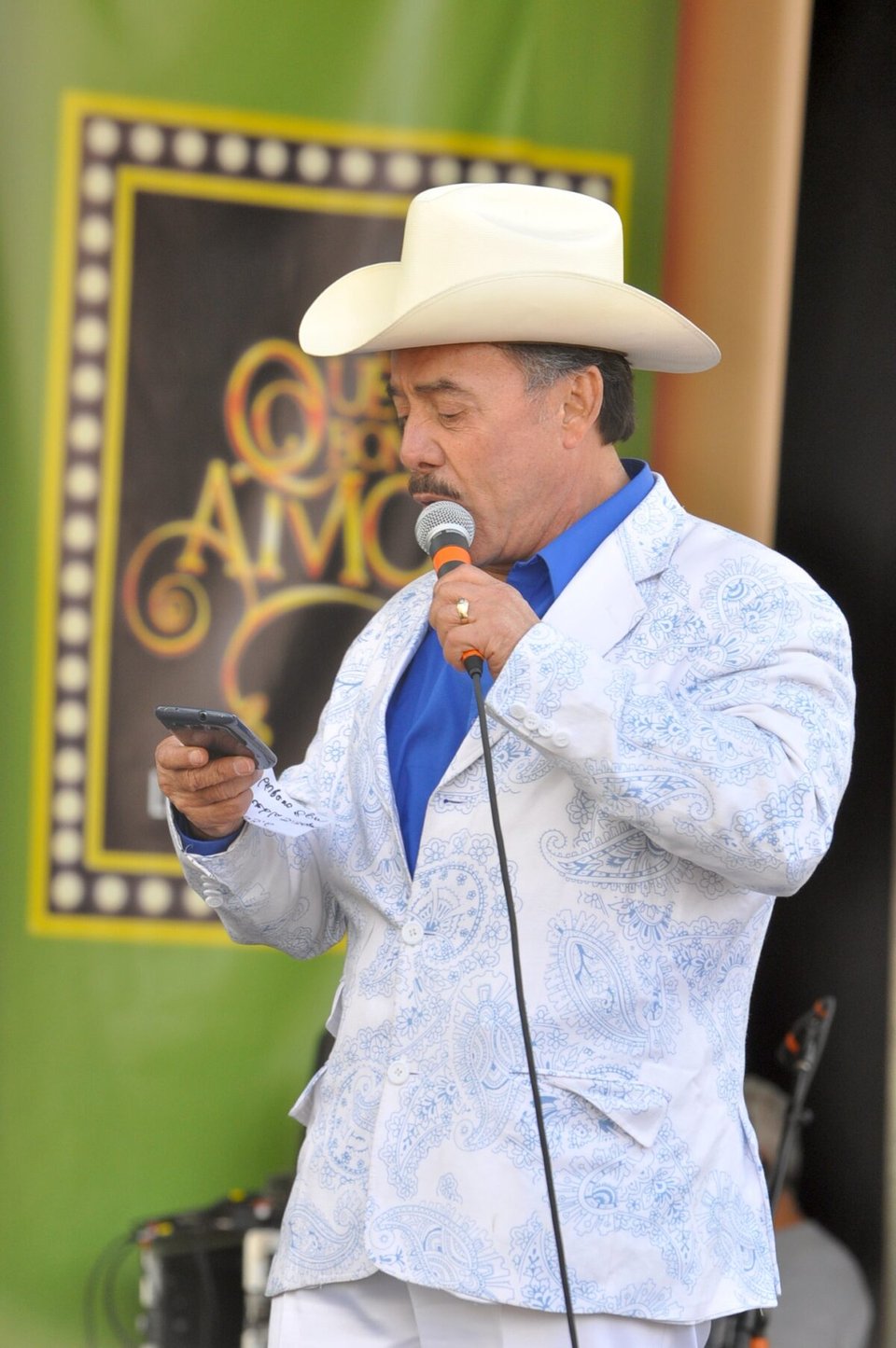 Aparece video de Don Pedro Rivera cantando lo impensable