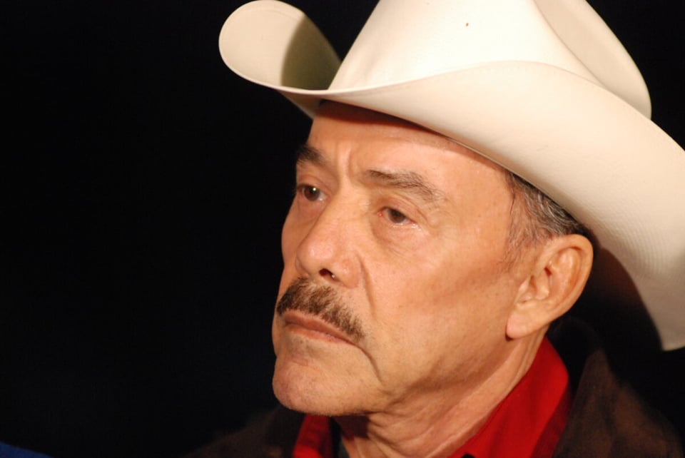 Don Pedro Rivera se deja ver cantando lo impensable