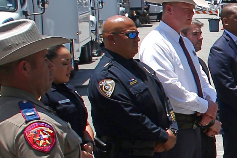 Cancelan junta sobre el futuro del jefe policial de Uvalde