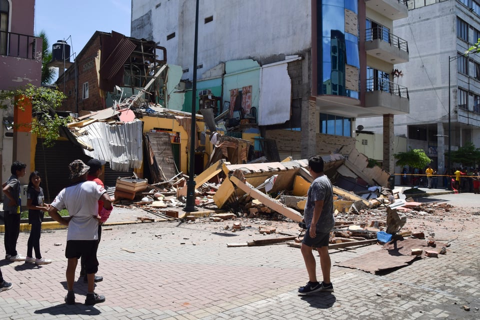 Aumenta muertos sismos Ecuador: Muchos daños