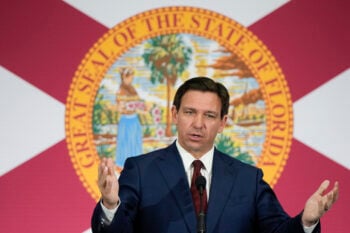 Demanda Ron DeSantis: ¿Contra el gobernador?