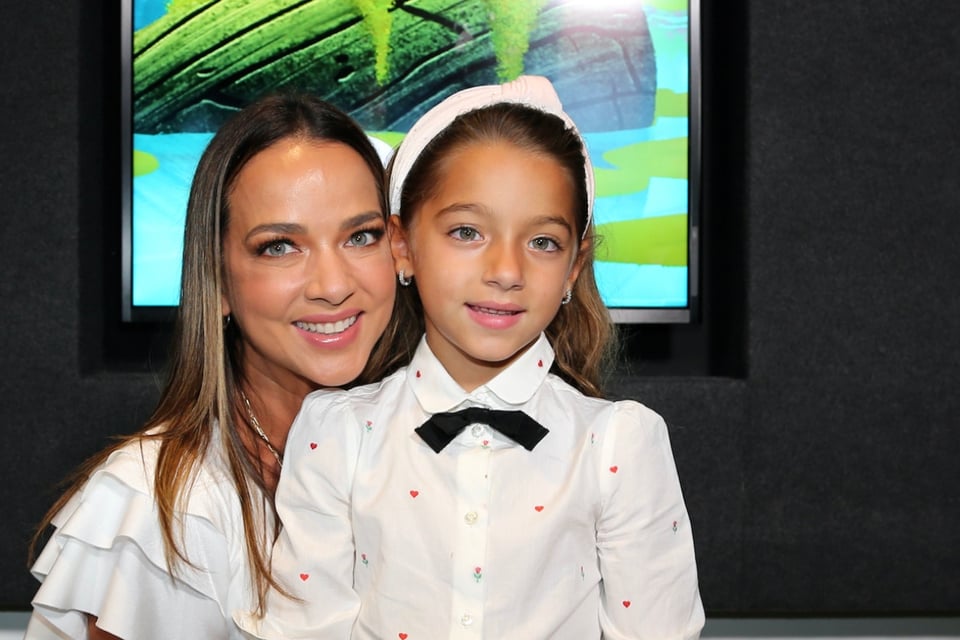 Farewell, Mother, Daughter, presenter, actress