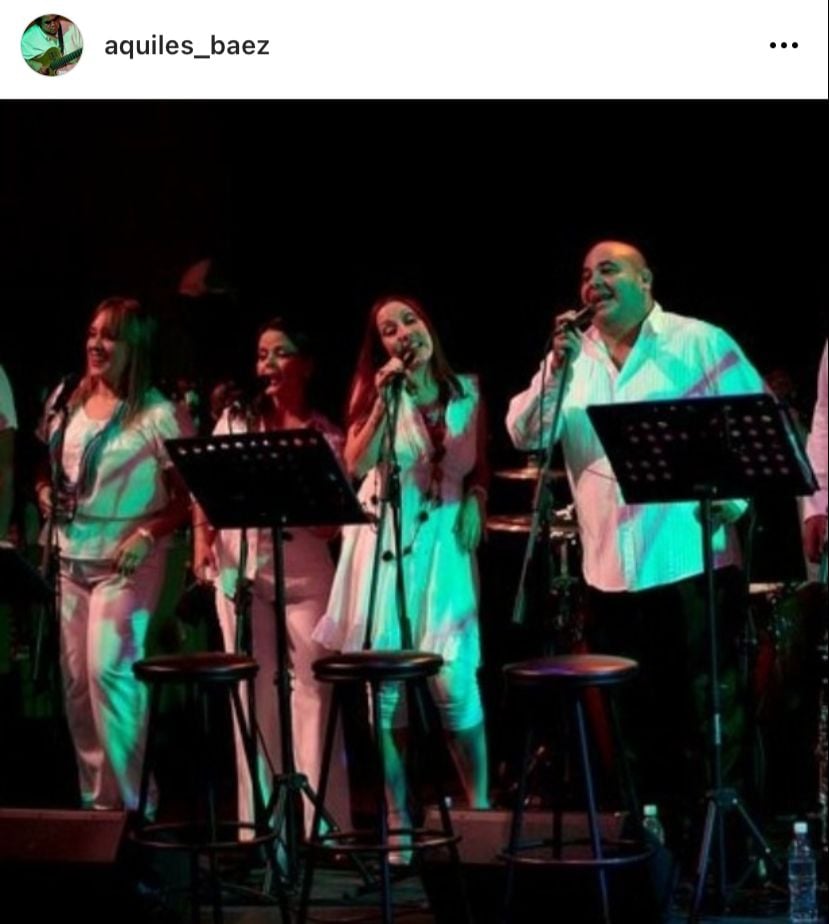 How did the singer Aquiles Báez die?