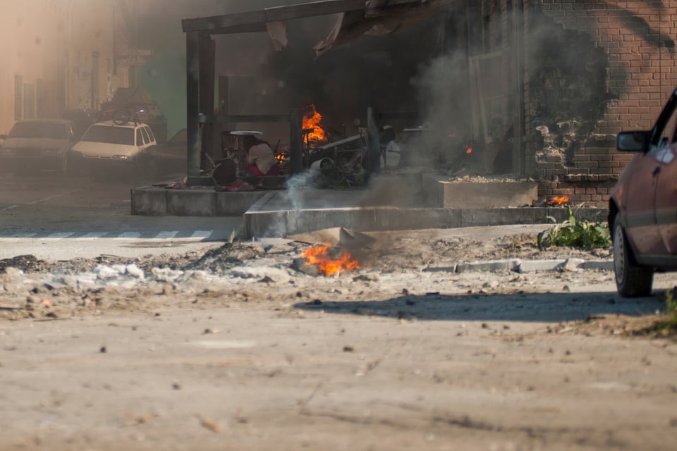 Explosión, fuego, escombros, daño, MundoNow