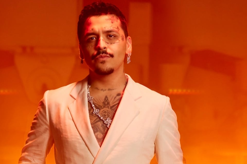 Shows, white suit, chains, diamonds, Christian Nodal's transformation