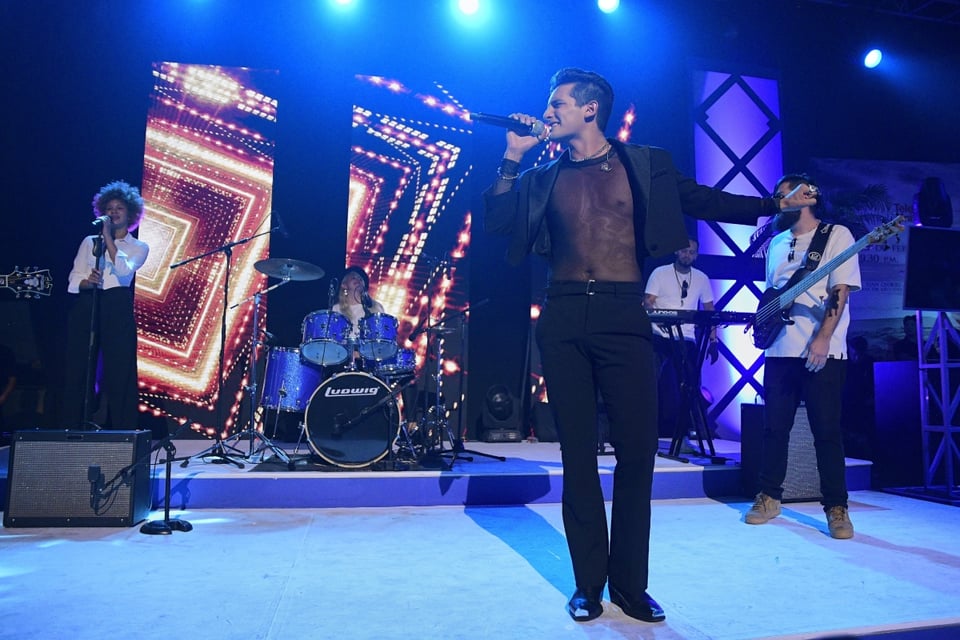 Emilio Osorio cantando, MundoNow