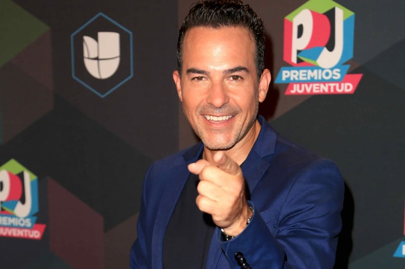 Carlos Calderón en los Premios Juventud, MundoNow