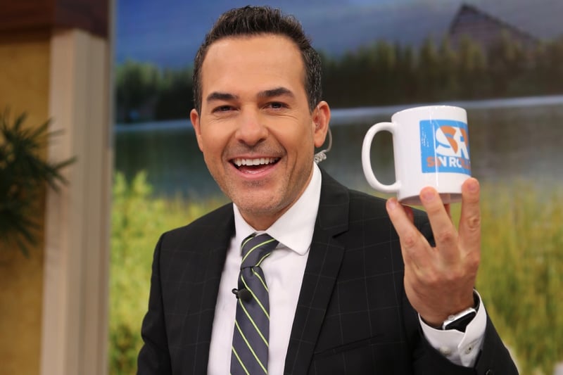 Presentador mexicano en el programa Sin rollo, MundoNow