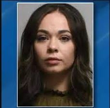 Anne Leigh D'Ettorre acusada de tener relaciones con menor.