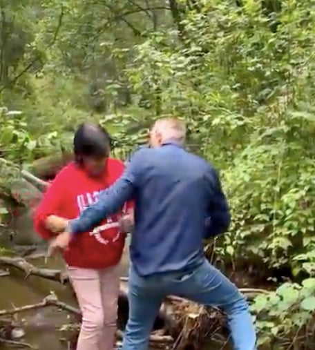 Papá de Alejandra Espinoza se cae