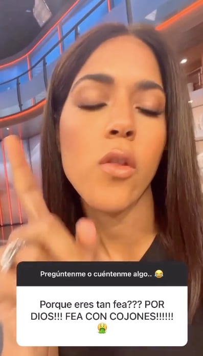 Contesta con simple gracia Francisca