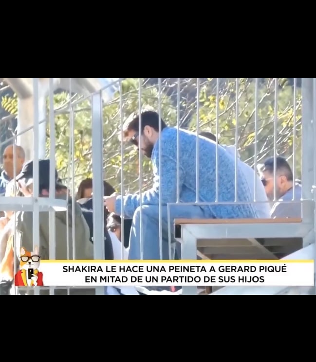 Piqué estaba sentado en las gradas