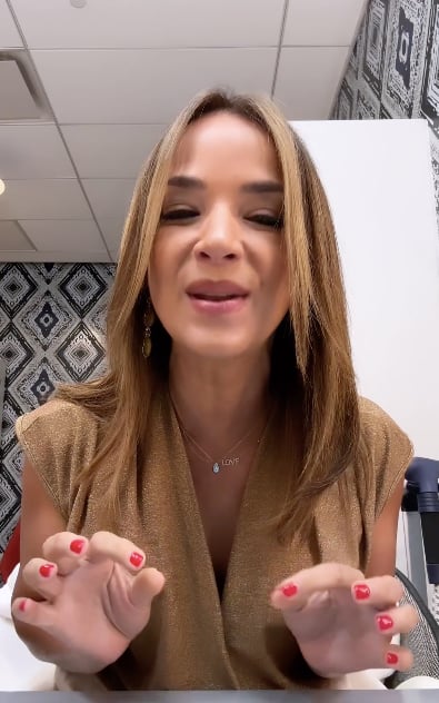 Adamari López da un mensaje 