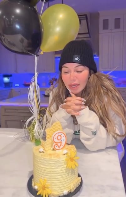 Chiquis Rivera celebrando 