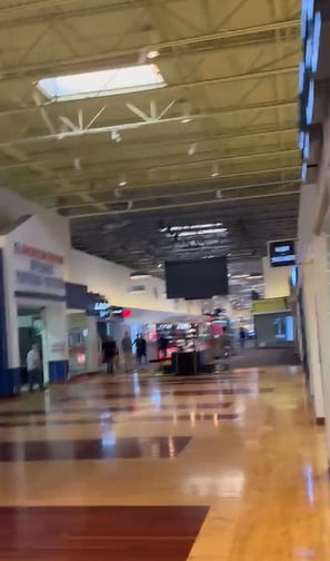 Disparos en centro comercial Pánico en el centro comercial