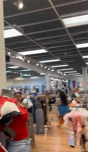 Disparos centro comercial Policía disparos Mills Mall, ¿Hay personas heridas?