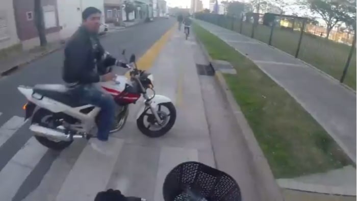 Criminal blocks the way