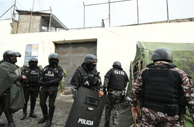 Autoridades de la cárcel de Quito: "Continúa el operativo desplegado por las instituciones respectivas"