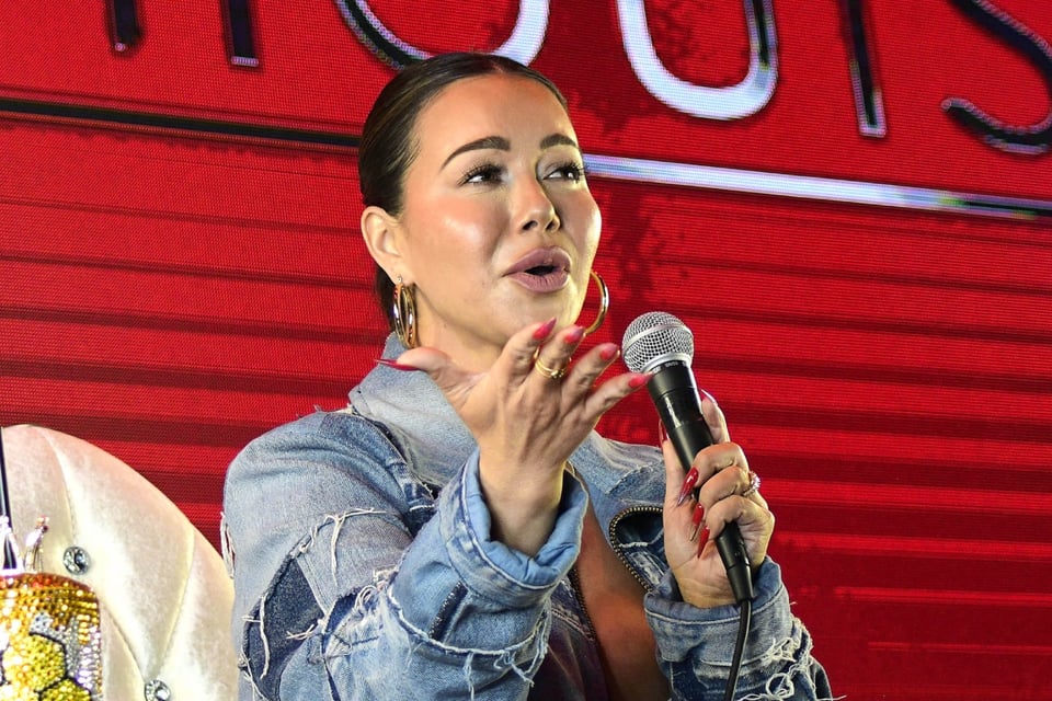 MundoNow, prensa, micrófono, presentación