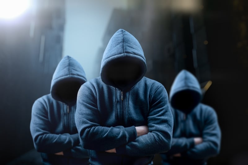 Desafíos, Complicaciones, Historias, Agresores, Autoridades