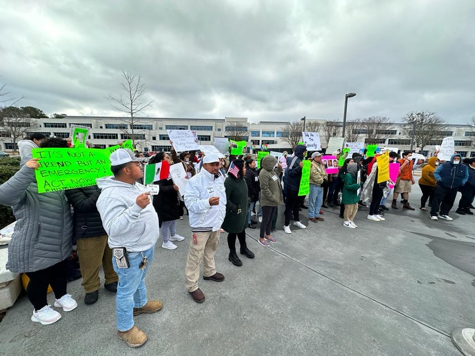 Crónica Hispanos protestar Susana