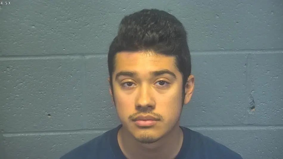 Crónica Arrestan líder hispano