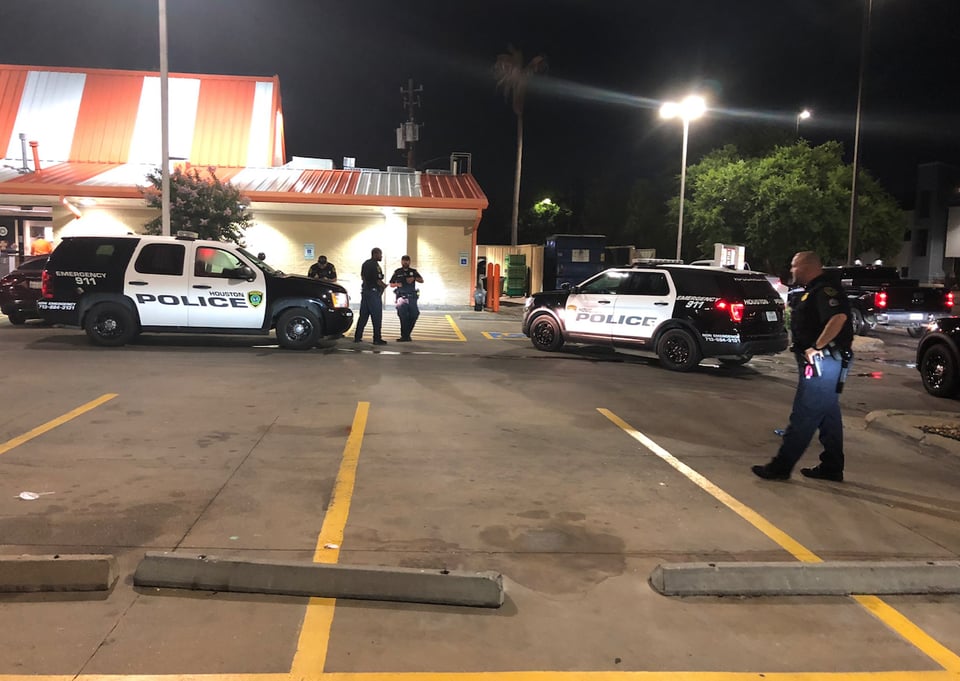 Acuden los paramédicos para atender a la víctima