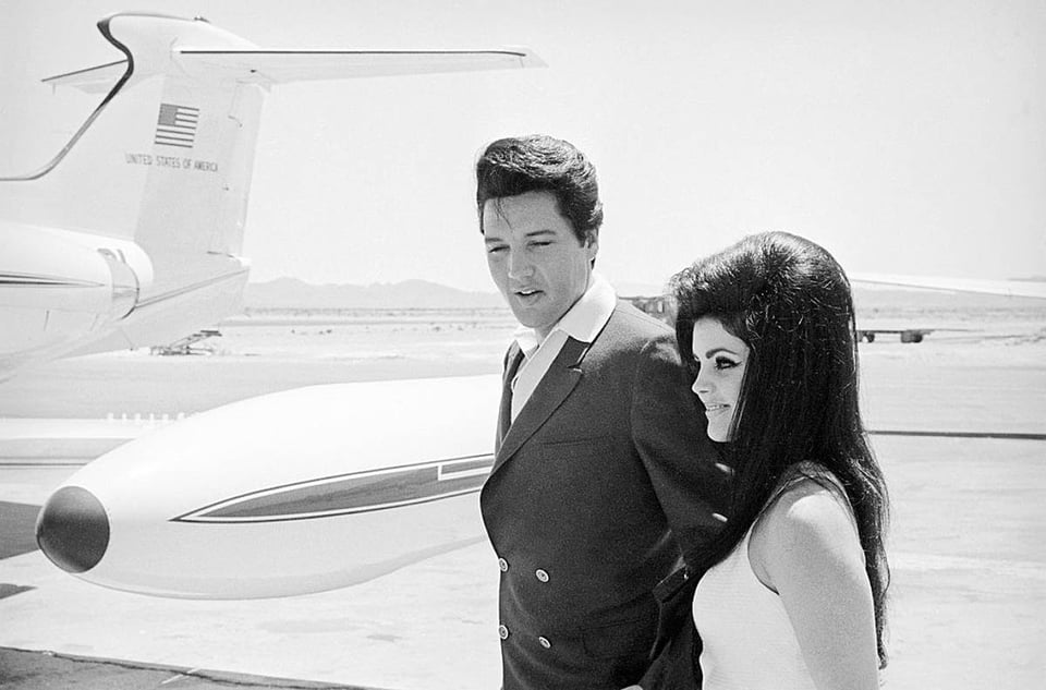 pareja, novia, cantante, avión, viaje