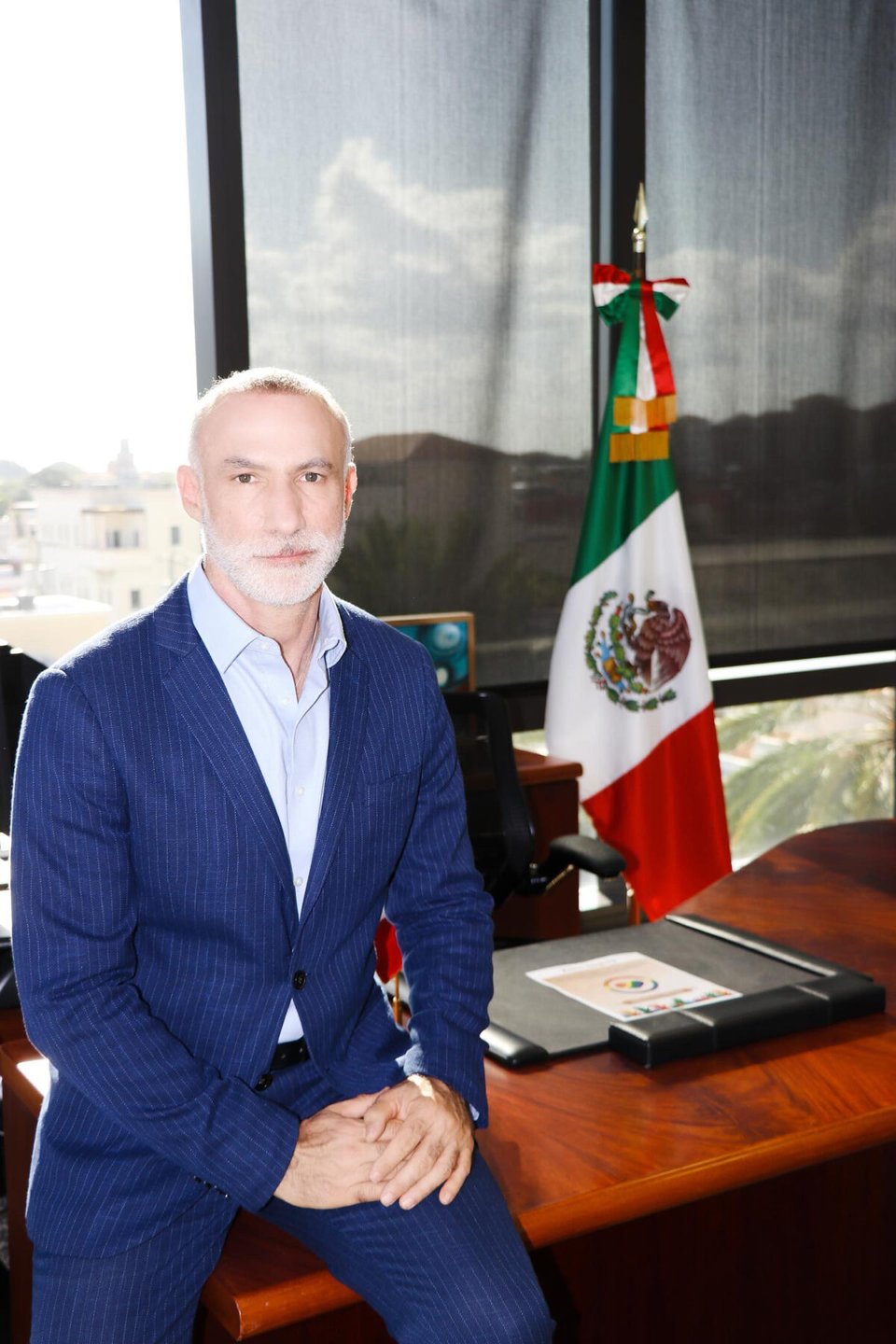 consul, bandera de México, cónsul de México, MundoNOW, Pride