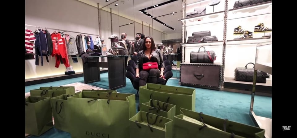 The Díaz family spends thousands of dollars on a few clothes and with Swarovski crystals
