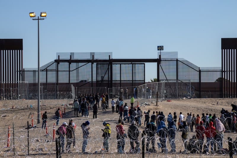 Border closure and new wall, USA, border, migrants, problems