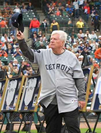 Jim Price en la ceremonia del 50 aniversario de los Detroit Tigers