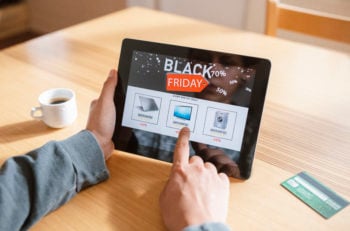 mujer, compras, black friday, tableta, en línea
