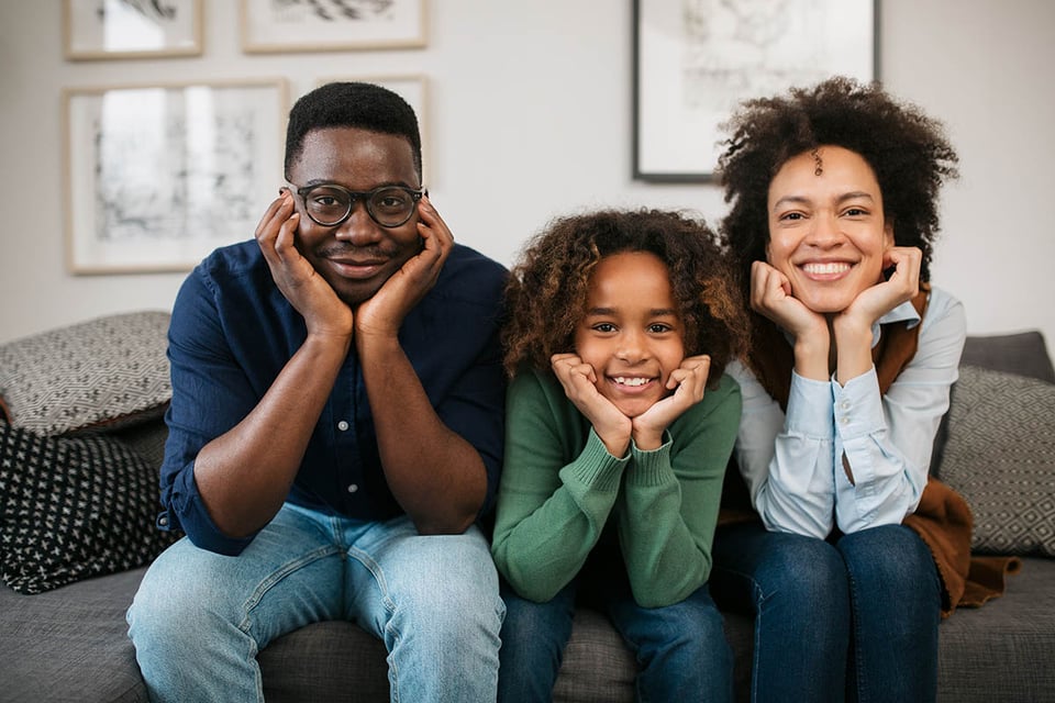 Historia negra, hogar familiar, feliz, MundoNOW, interracial