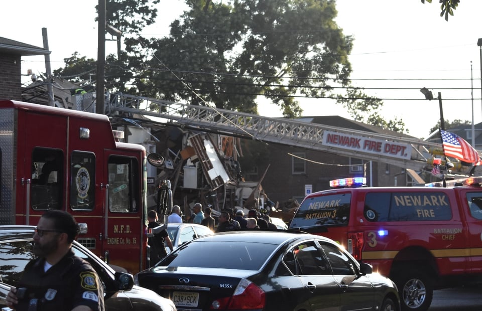 Colapso de edificio deja varios heridos