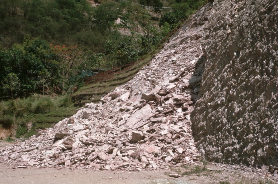 Trágico, deslizamiento de tierra, tragedia, víctimas, mundonow