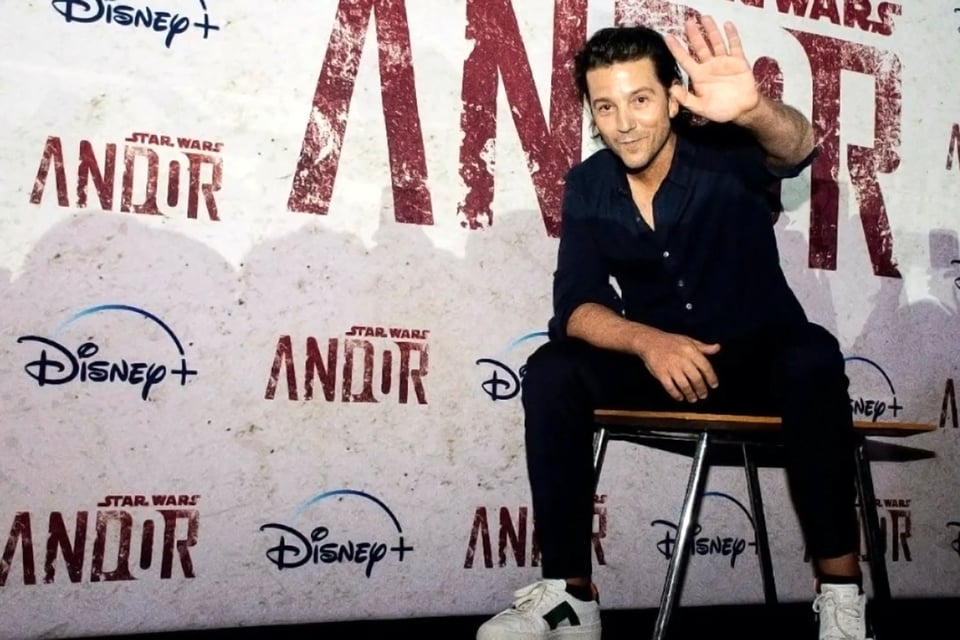 Hispanics on American television, Diego Luna, actor, Mexico, MundoNOW
